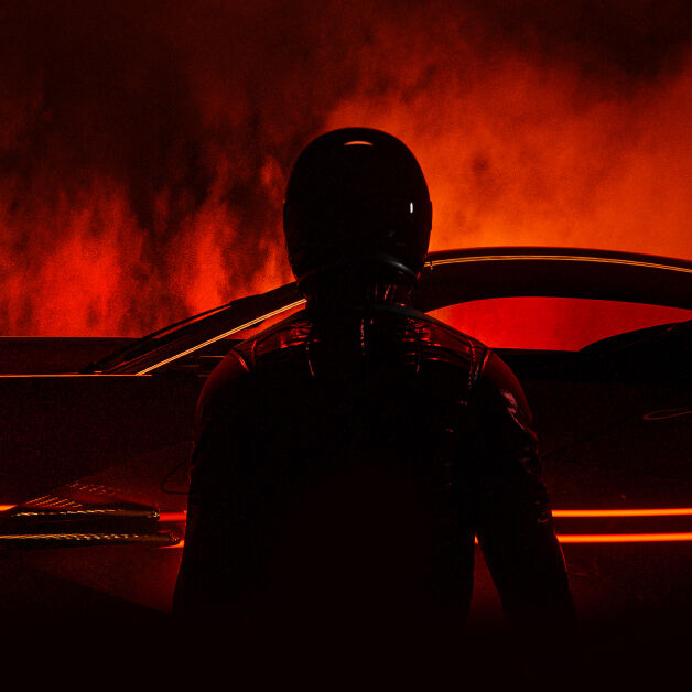 Silhouette du dos d'un pilote de course