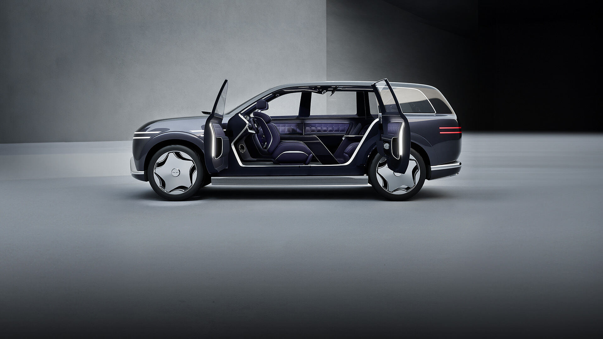 Side view of Neolun Concept interior B-Pillarless Coach Doors 