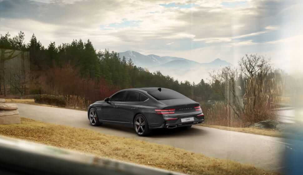 Side exterior view of Genesis G80.