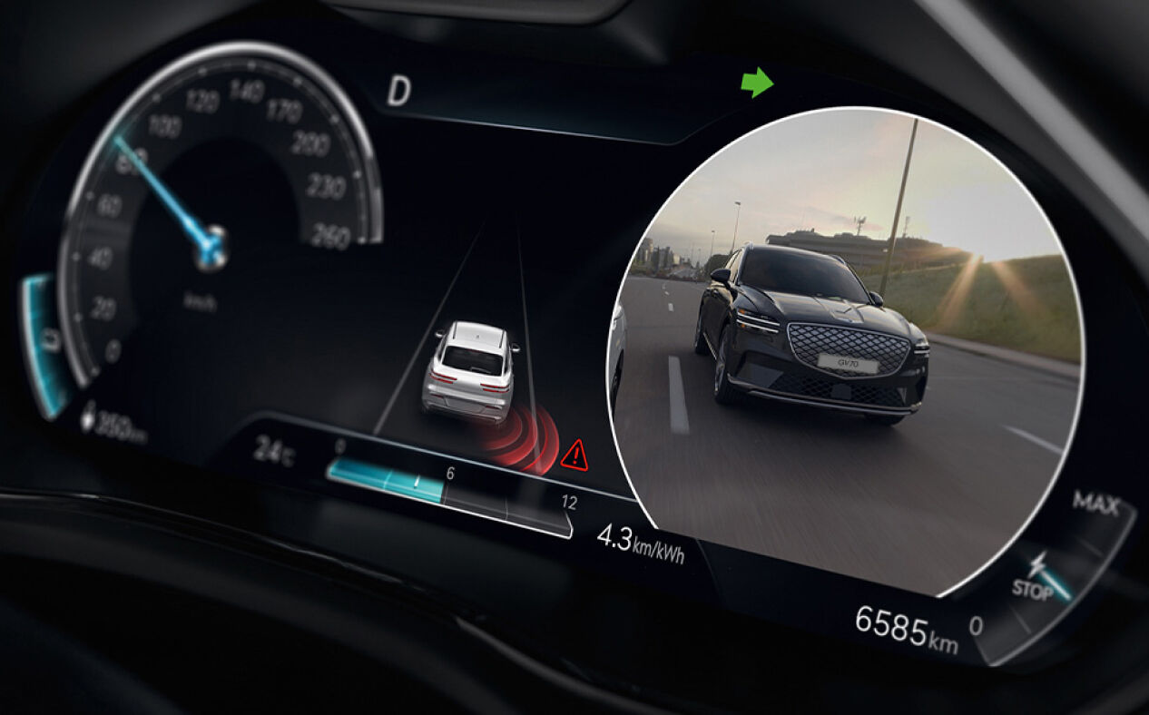 The cluster shows a car behind on the Blind-Spot View Monitor.