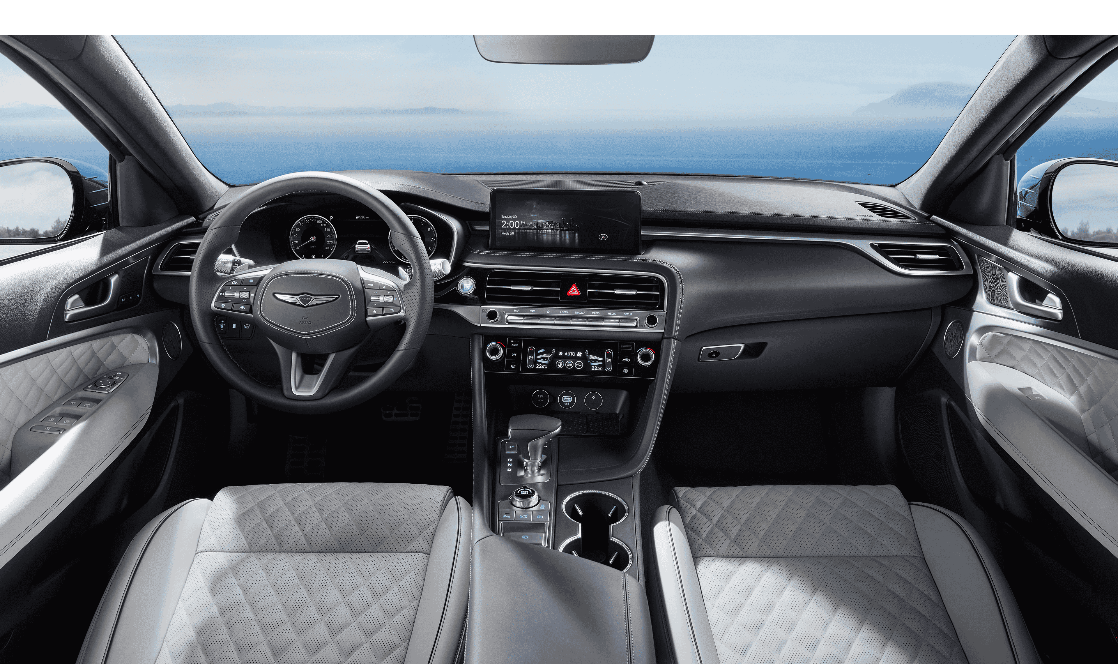 Interior cockpit of the G70 with Obsidian Black/Fog gray two-tone colour scheme. 