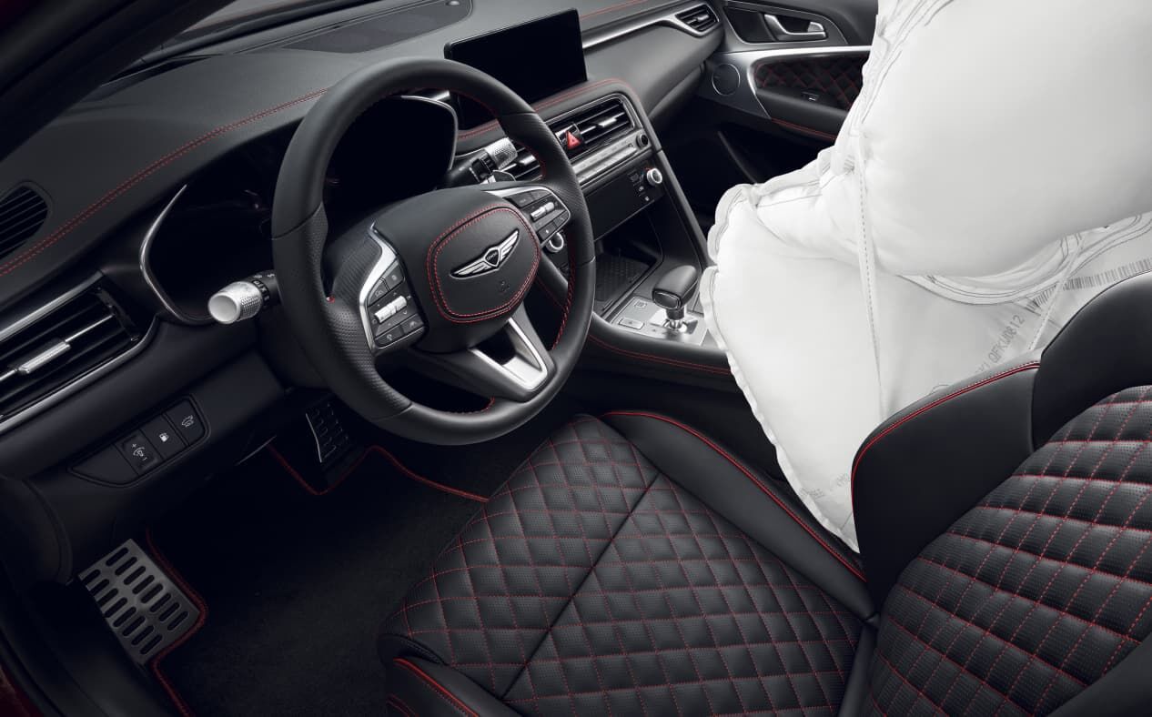 Front seat centre airbag between driver's seat and centre console