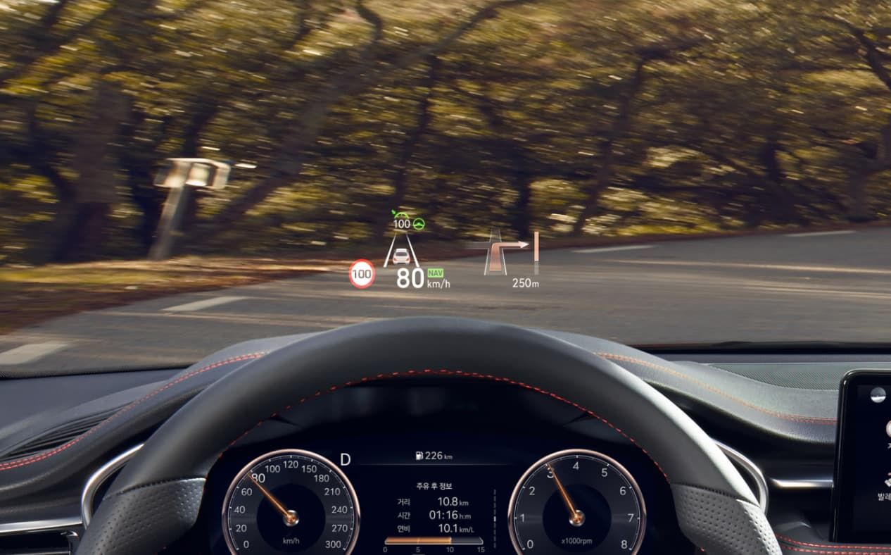 G70 steering wheel with Head-up Display on windshield