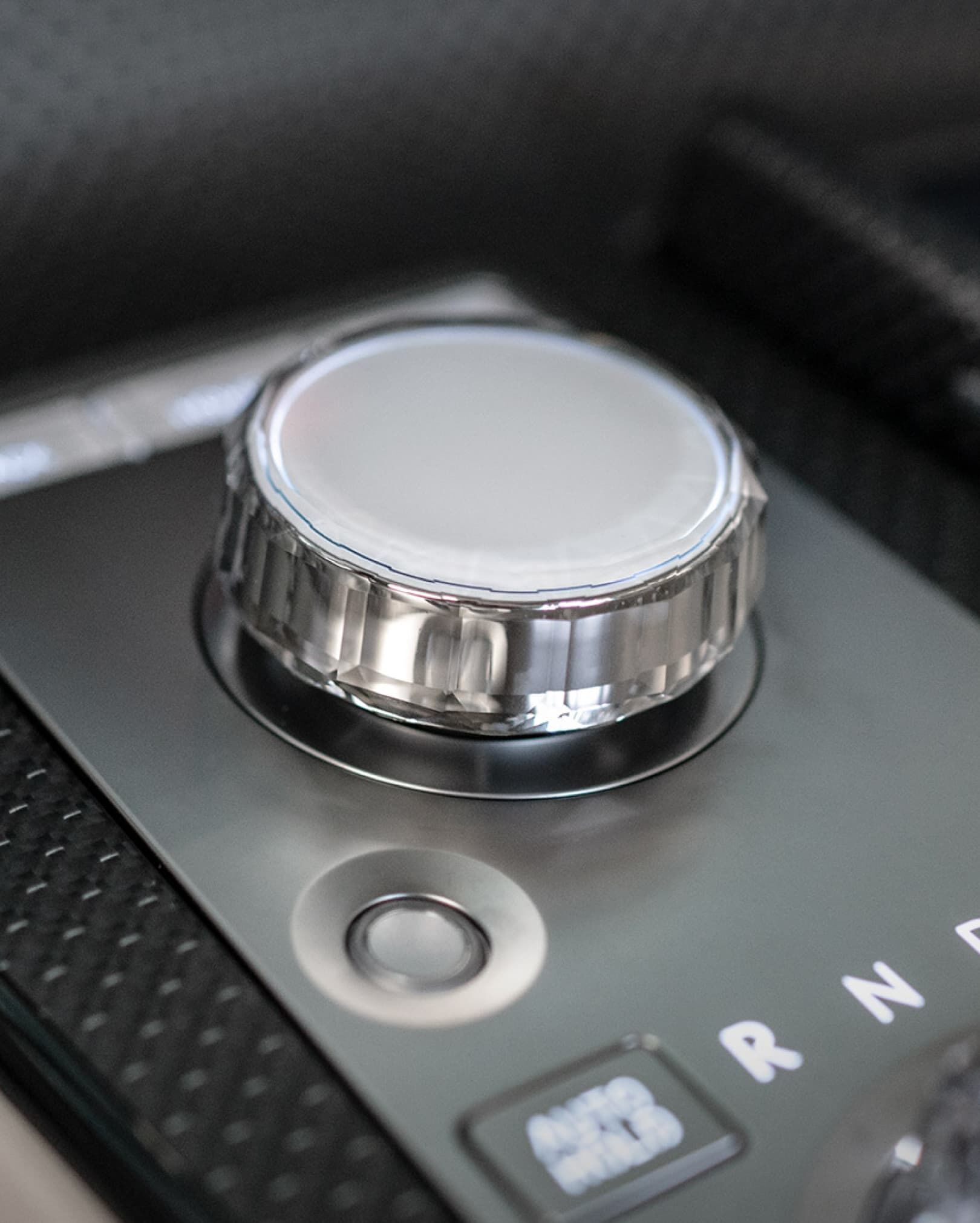  A close-up of the Genesis Integrated Controller inside G80.