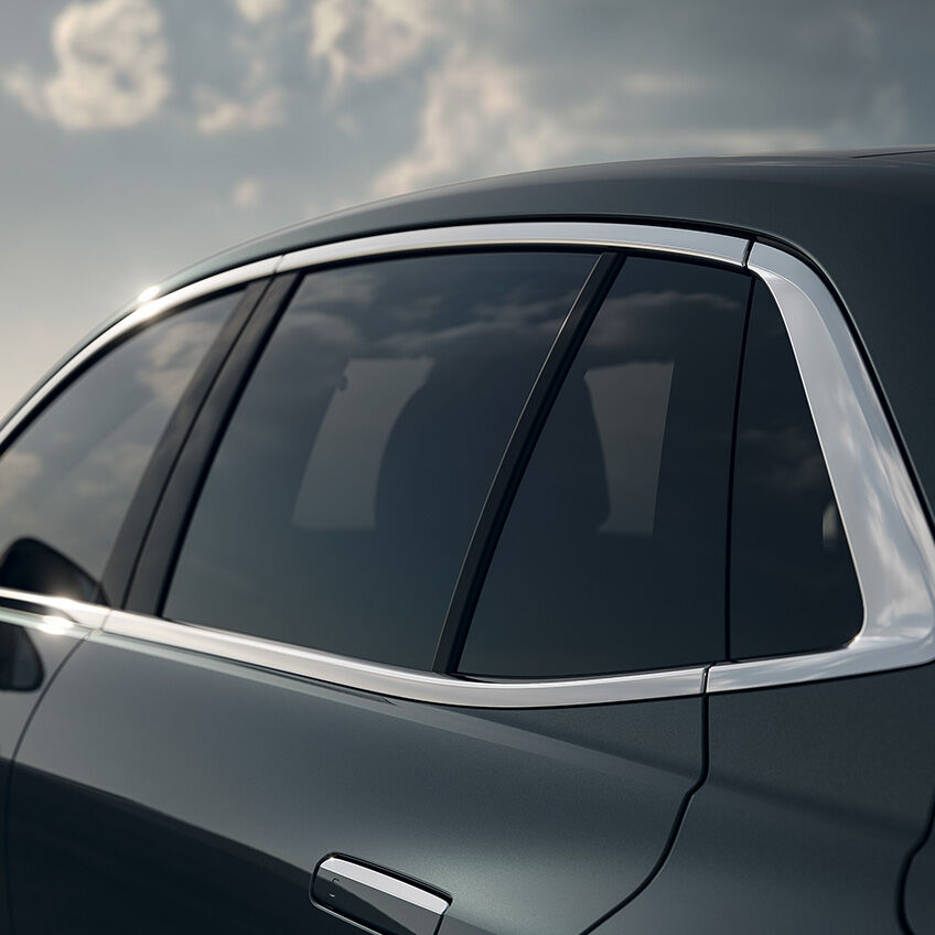 Genesis G90 C-pillar
