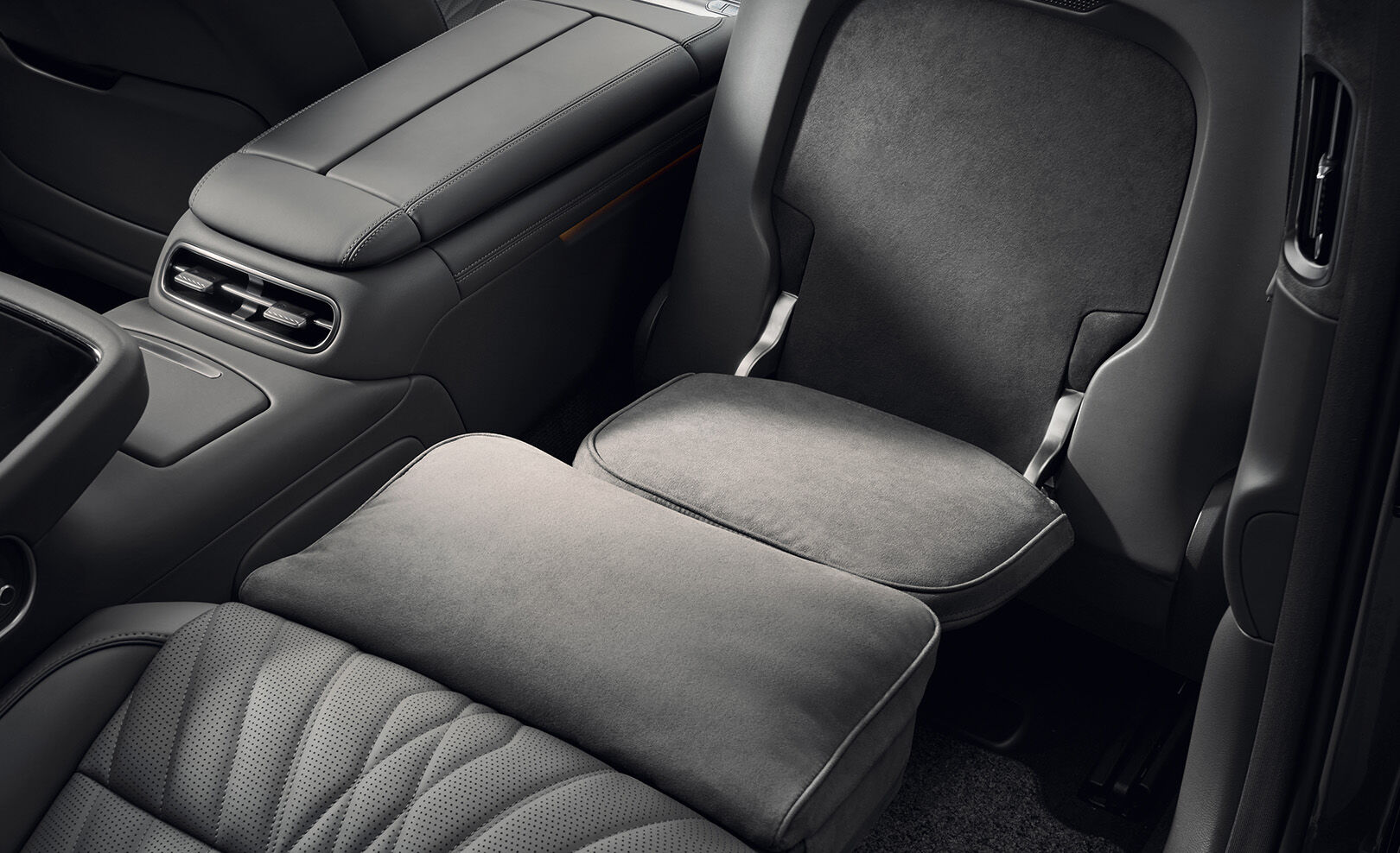 The leg rest support are activated inside G90 interior.