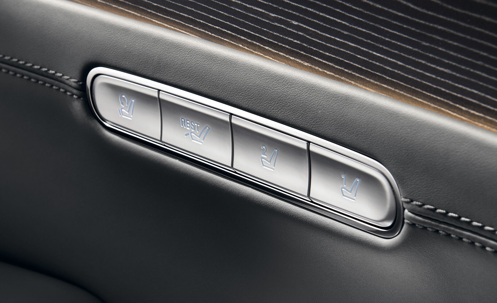 The switch with four infographic buttons is seen next to the seats.
