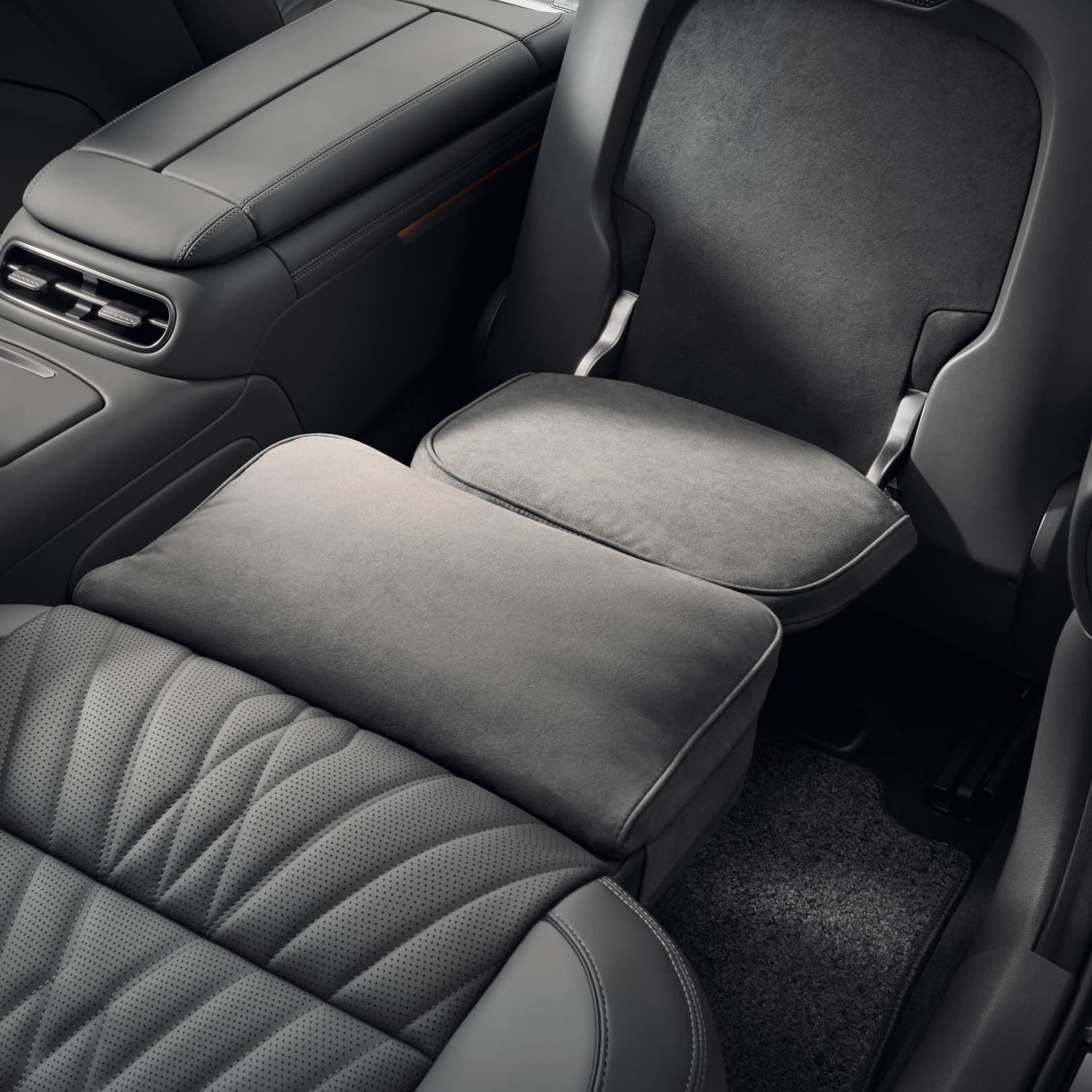 The leg rest support are activated inside G90 interior.