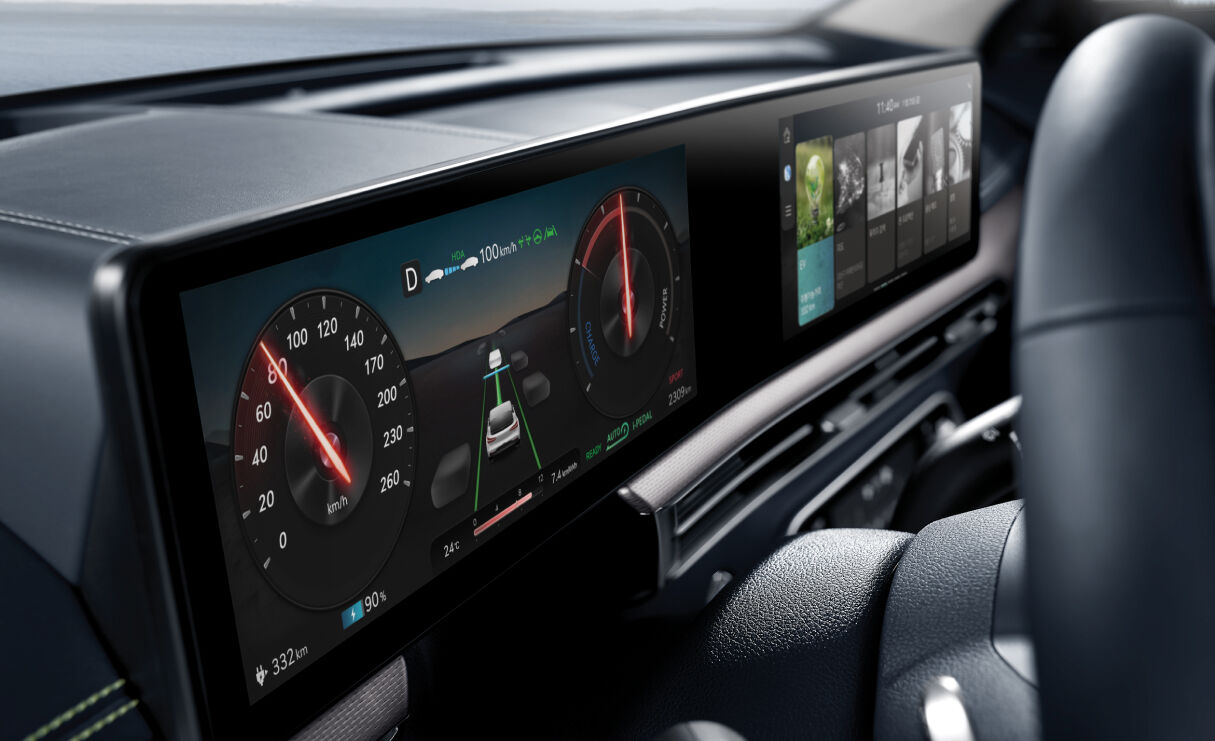 The cluster of the vehicle driving in Sport mode.
