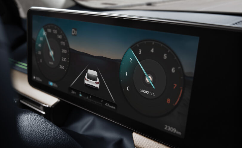 The cluster of the driving vehicle.