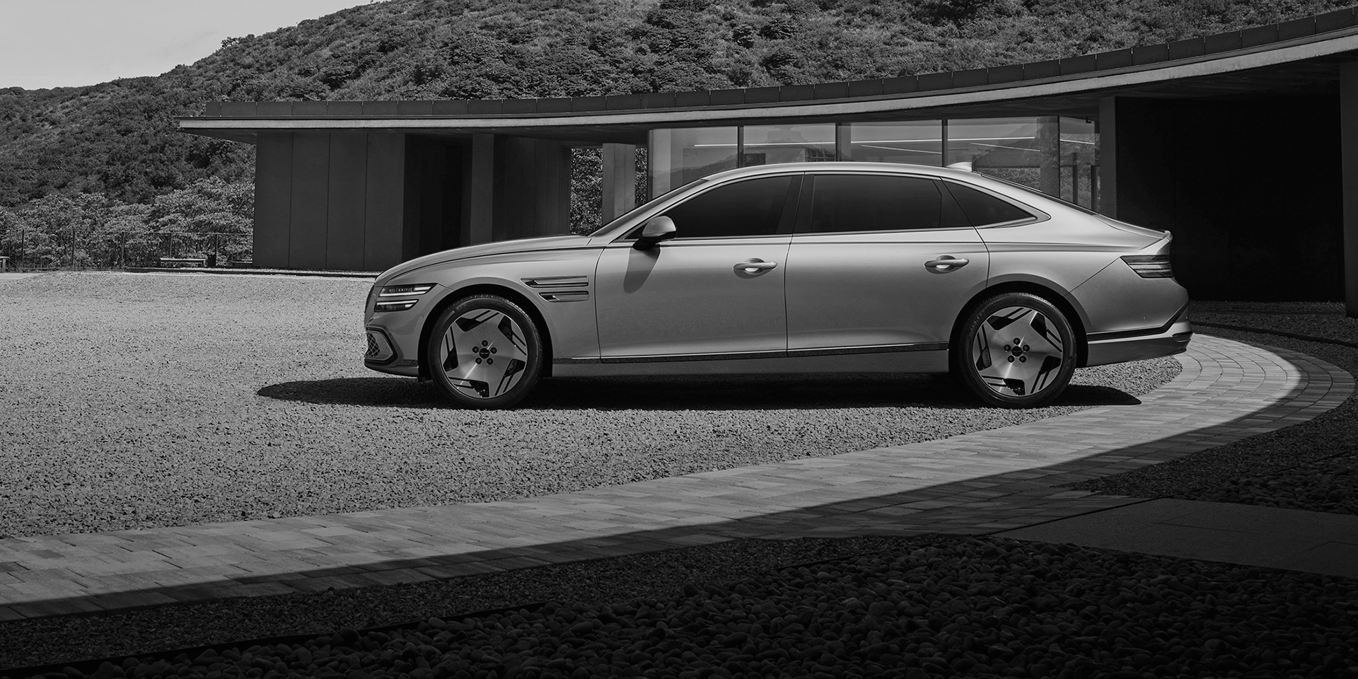 Electrified G80 right side view image