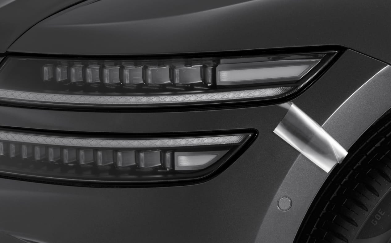 ์์ชฝ ์ธก๋ฉด ์ฐจ๋ ๋ณดํธ ํ๋ฆ์ด ์ ์ฉ๋ G80 ์ฐจ๋์ด ๋ณด์
๋๋ค.