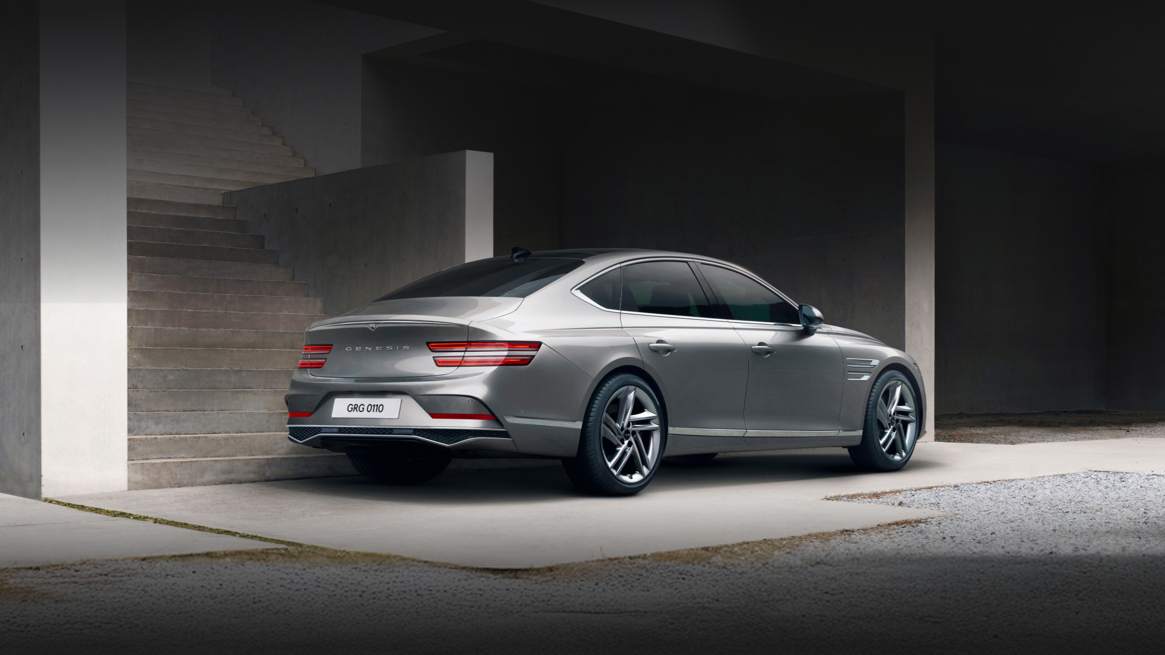 ๋ฐํธ๋ ๊ทธ๋ ์ด G80 ๋ชจ๋ธ์ด ํ๋ฉด์ผ๋ก ์ ์ฐจํด ์์ต๋๋ค.