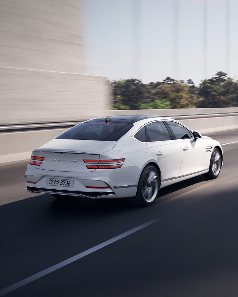 ๊ณ ์๋๋ก๋ฅผ ์ฃผํ ์ค์ธ G80 ํ์ธก๋ฉด ๋ชจ์ต์
๋๋ค.