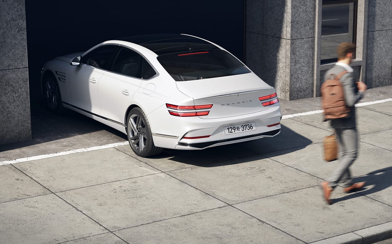 ํ์ง ์ค์ธ G80 ์ฐจ๋ ๋ค๋ก ๋จ์ฑ์ด ์ง๋๊ฐ๋๋ค.