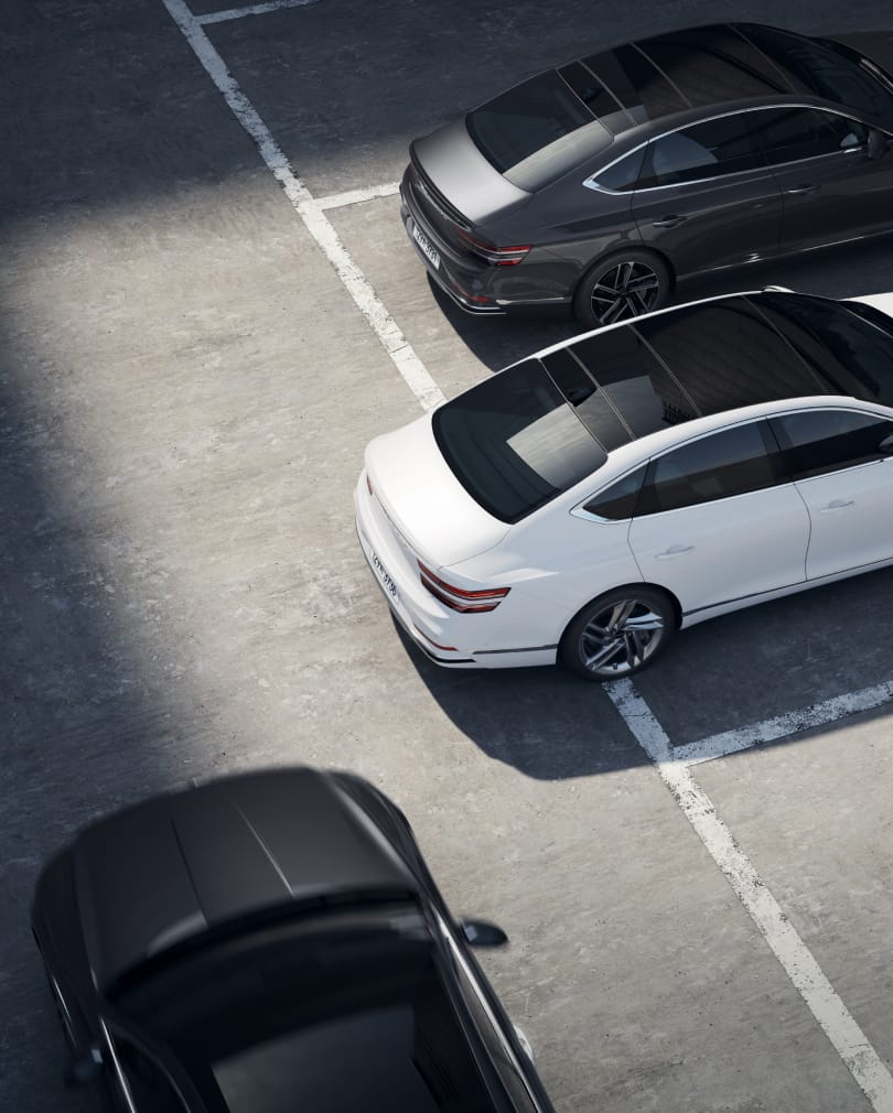 ํ์งํ๋ ค๋ G80 ์ฐจ๋ ๋ค๋ก ๋ค๋ฅธ ์ฐจ๋์ด ์ง๋๊ฐ๊ณ ์์ต๋๋ค.