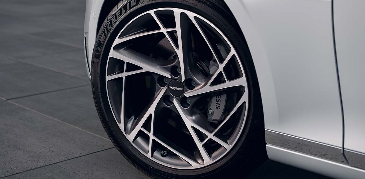 Genesis G90 20-inch Wheel & Micheline Tires