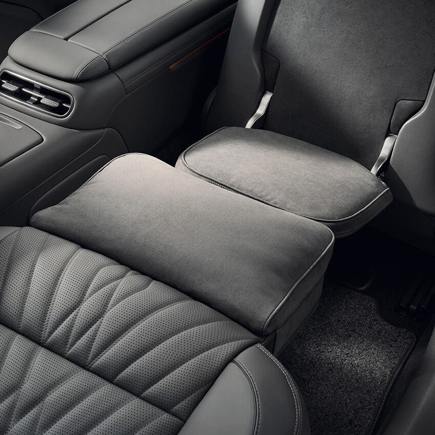 Genesis G90 leg support, footrest