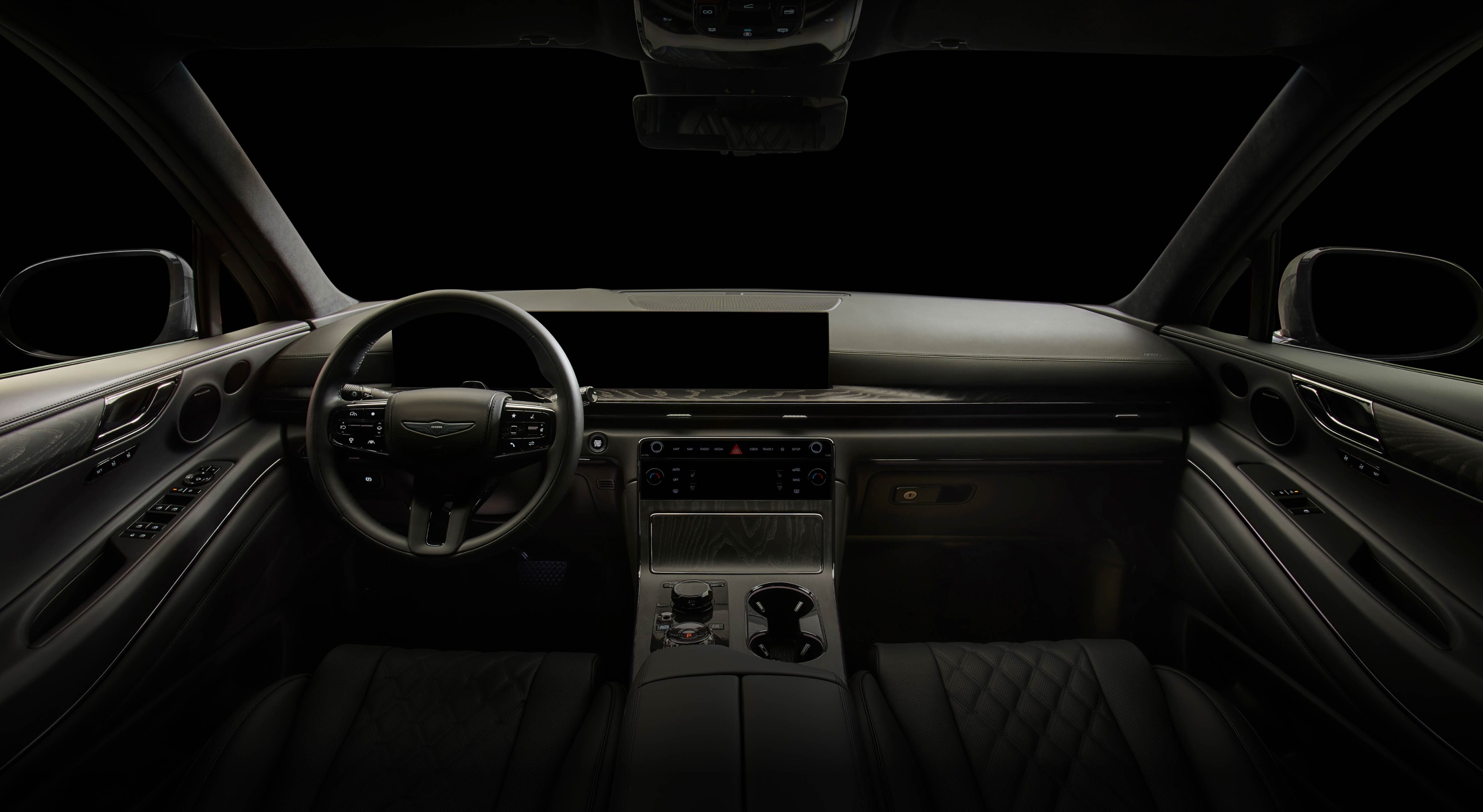 A video is played, showing a slow pan from the driver’s seat to the rear seats, highlighting the interior design of the GV80 Black. Nearly every detail, including the seats, steering wheel, and center fascia, is decorated in black.