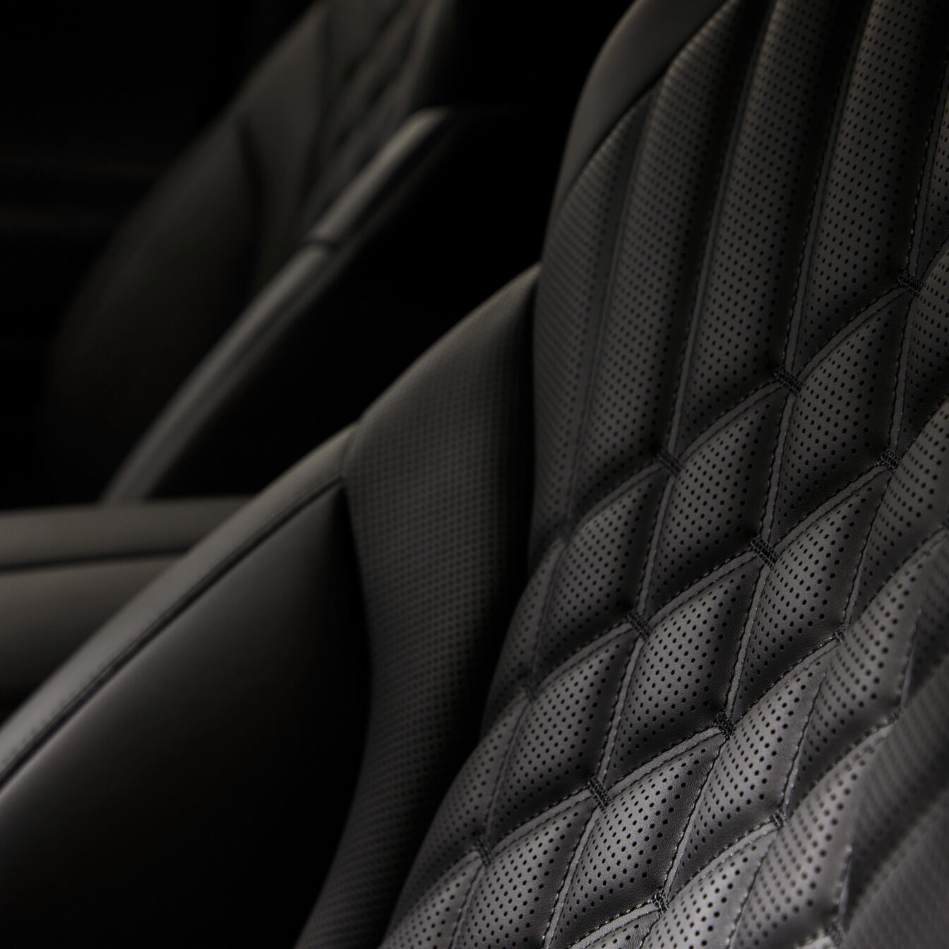 The black diamond-shaped seat quilting pattern is emphasized.