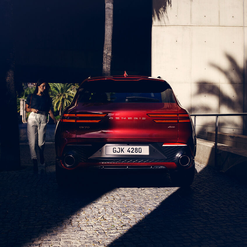 genesis-gv70-gallery-sport-exterior-gallery-large-4.jpg