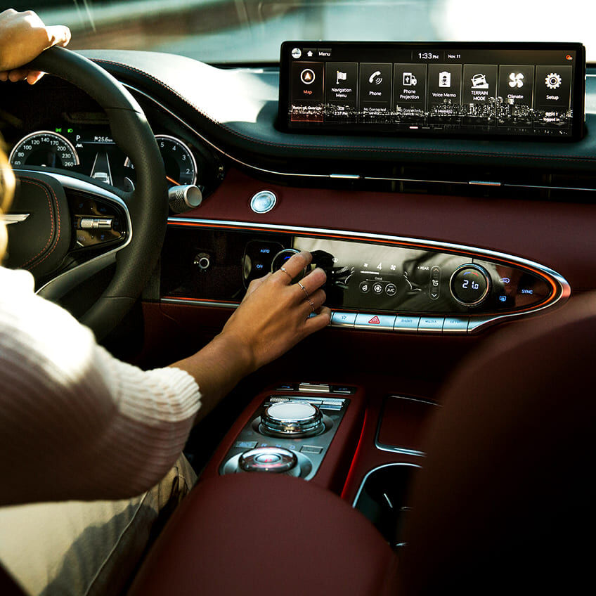genesis-gv70-gallery-sport-interior-gallery-large-3.jpg