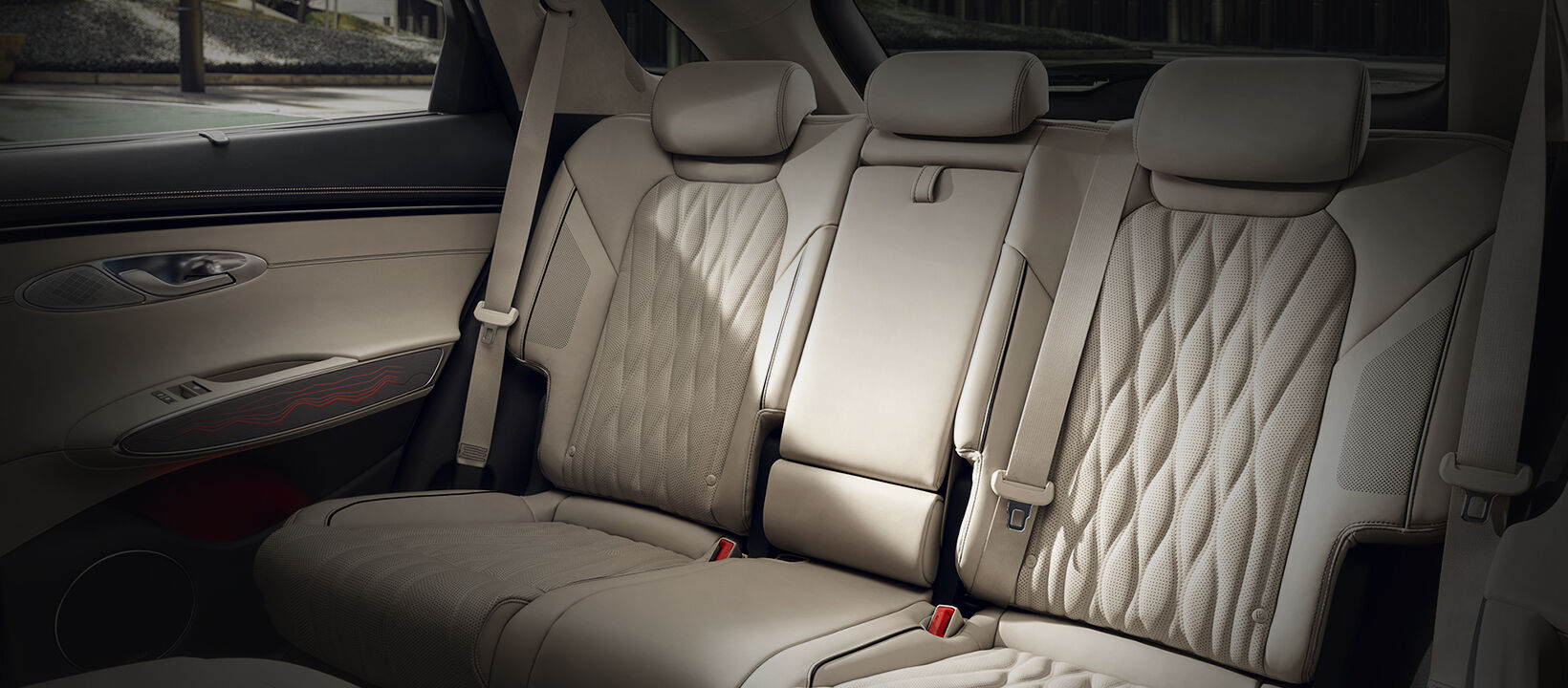 genesis-gv70-technology-rear-seats-large.jpg