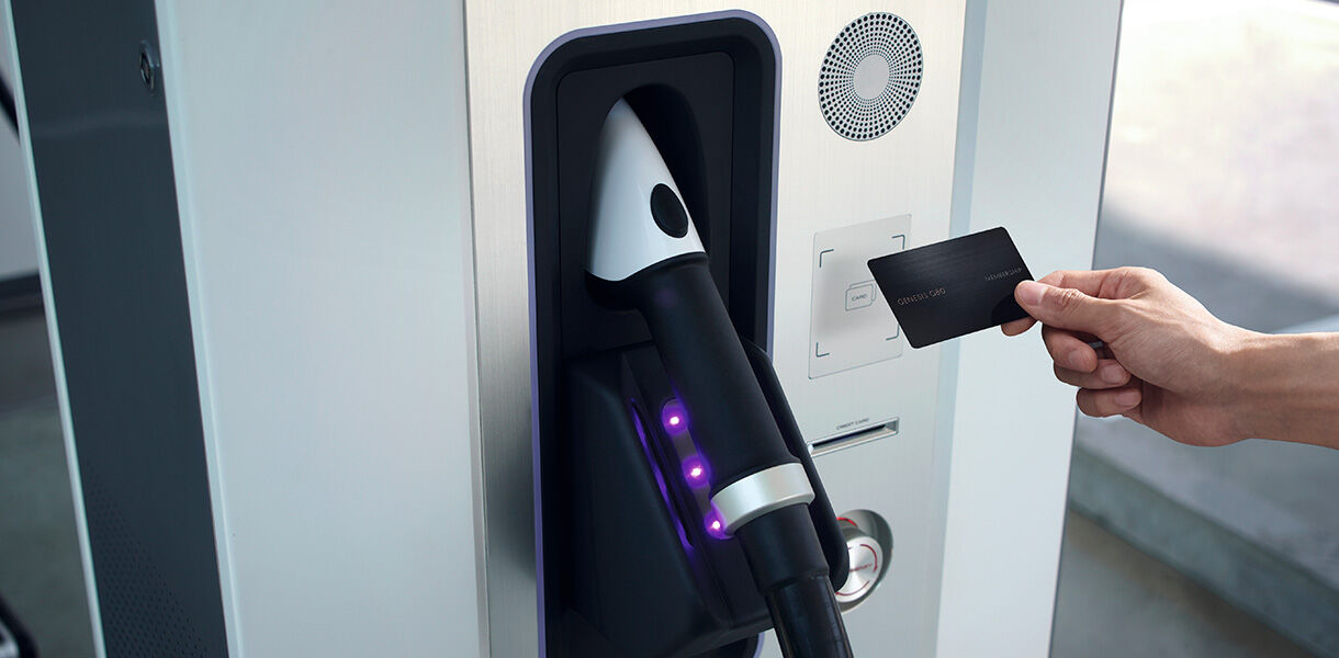 genesis-kr-charging-electrified-g80-public-charging-desktop-1220x600-en.jpg