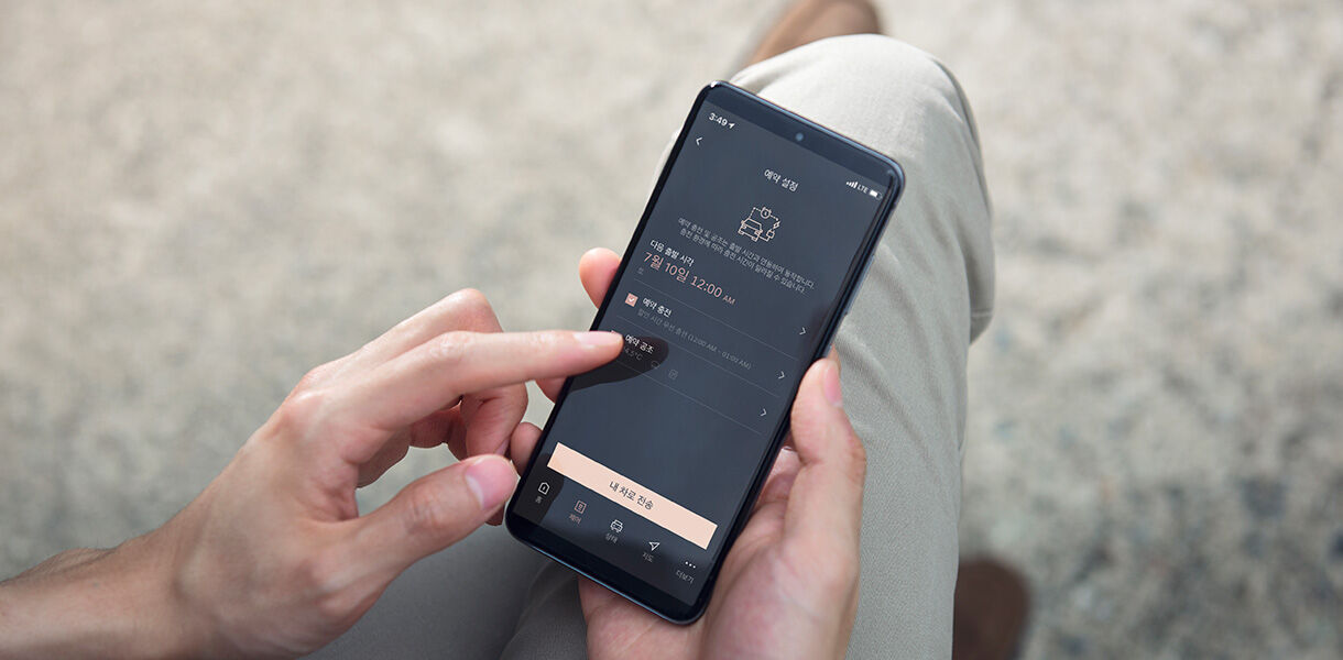 genesis-kr-charging-electrified-g80-vehicle-application-desktop-1220x600-en.jpg