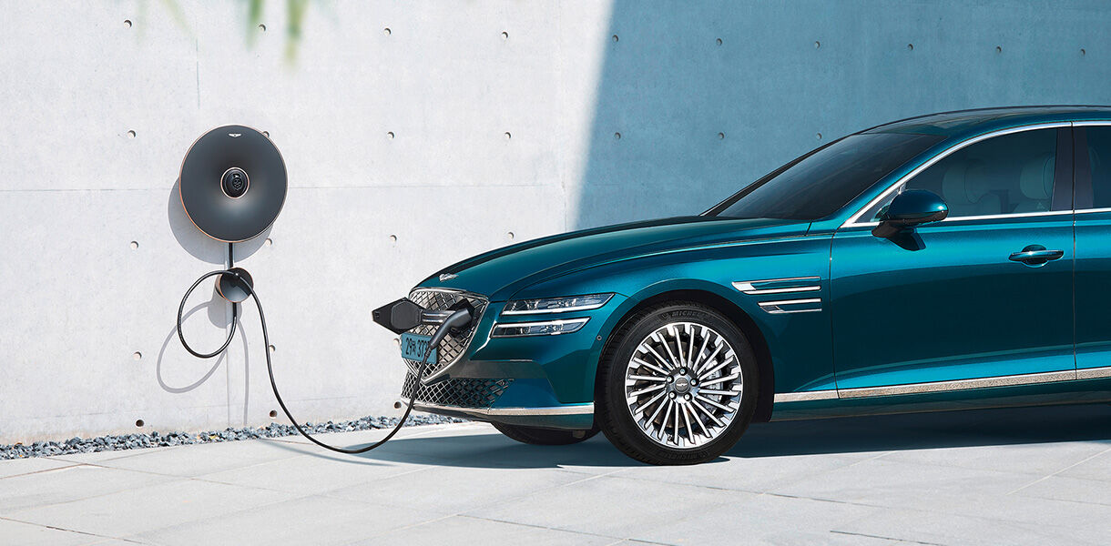 genesis-kr-charging-electrified-g80-home-charging-desktop-1220x600.jpg