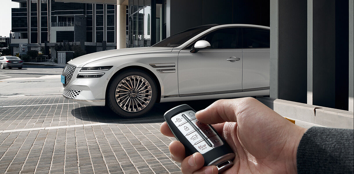 genesis-kr-safety-electrified-g80-remote-smart-parking-assist-desktop-1220x600.jpg