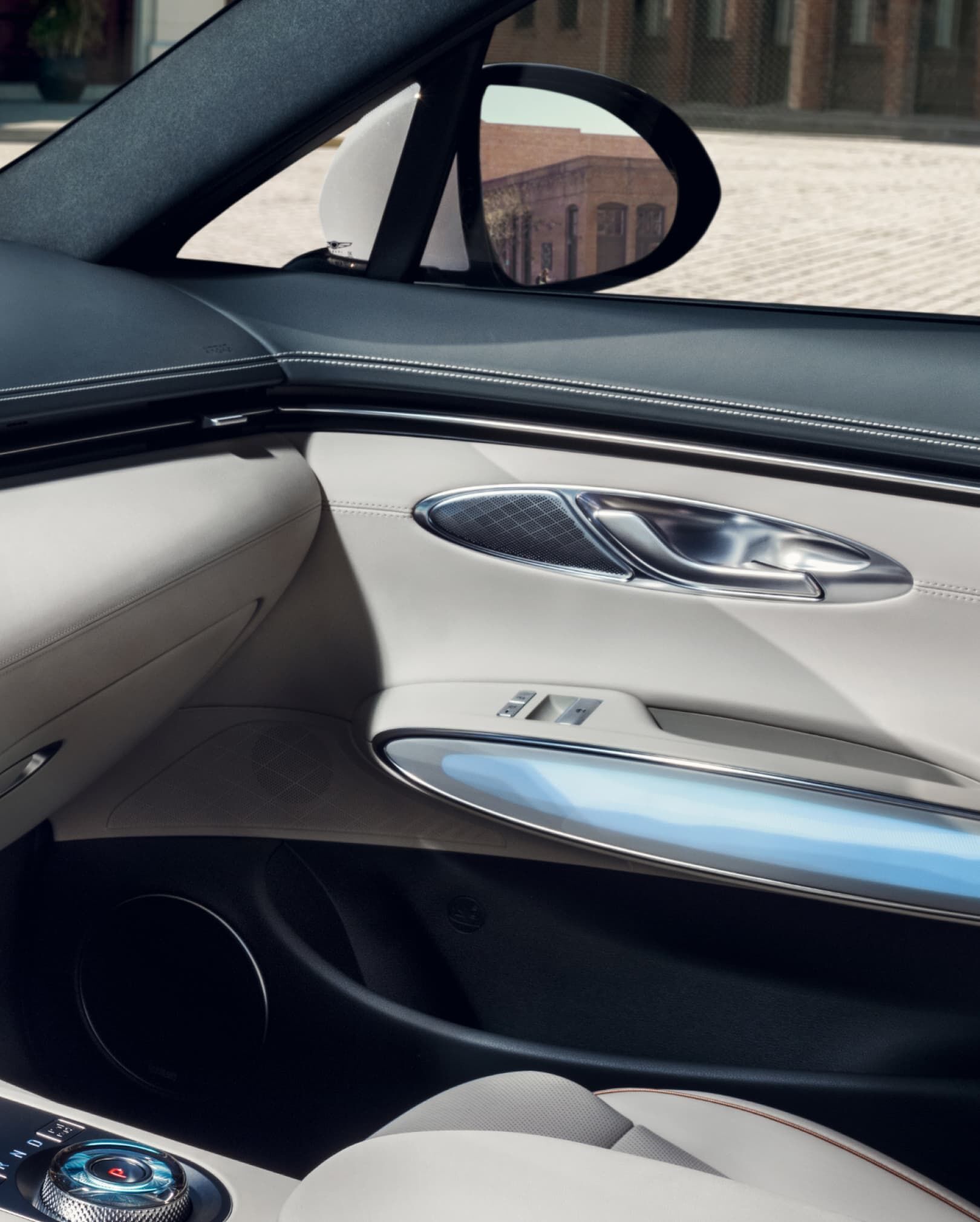 The blue Mountain Graphic Mood Lighting illuminates on the door’s rim.