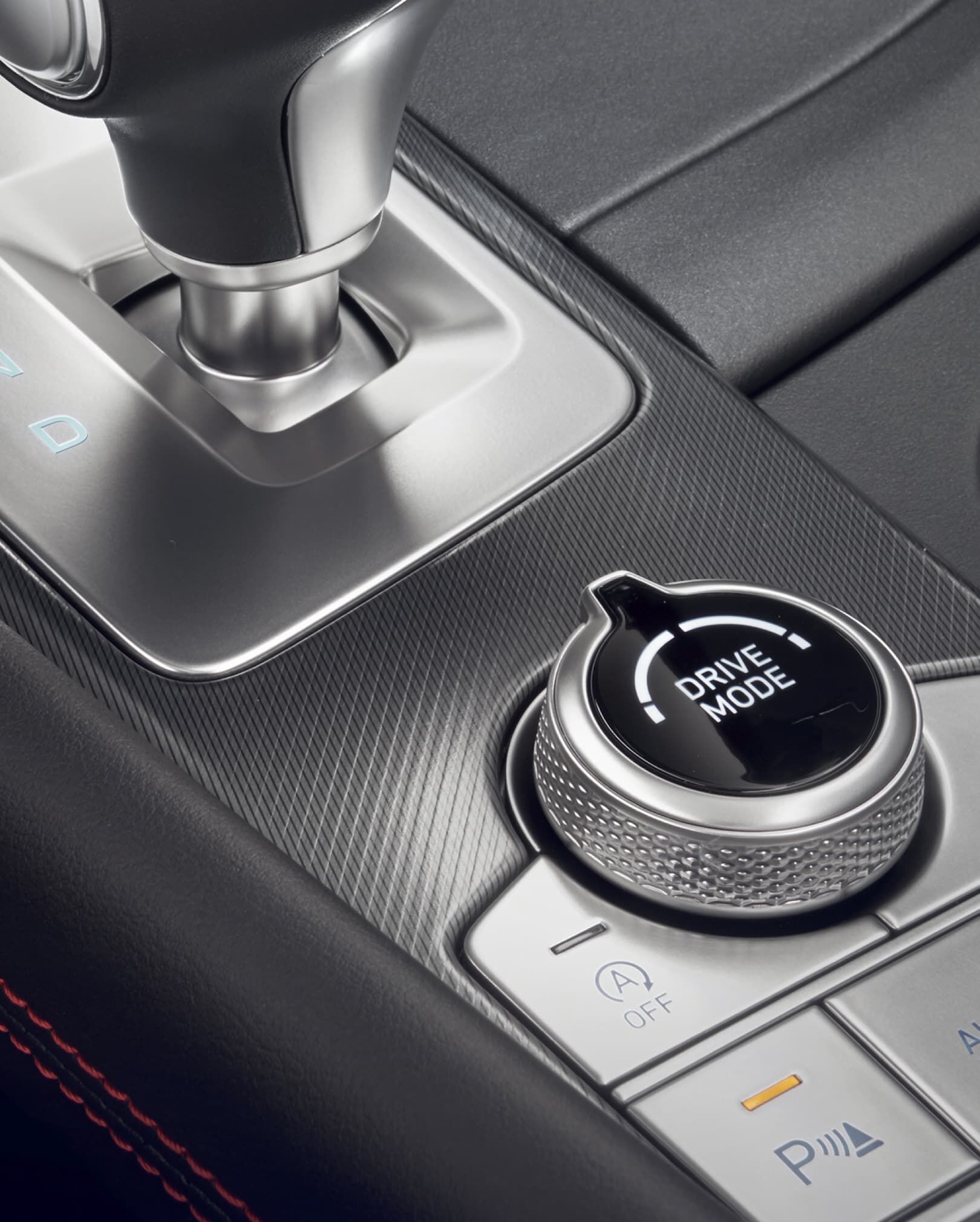 The 8-speed automatic transmission and electronic shift lever is enlarged to reveal a dark stripe pattern garnish.