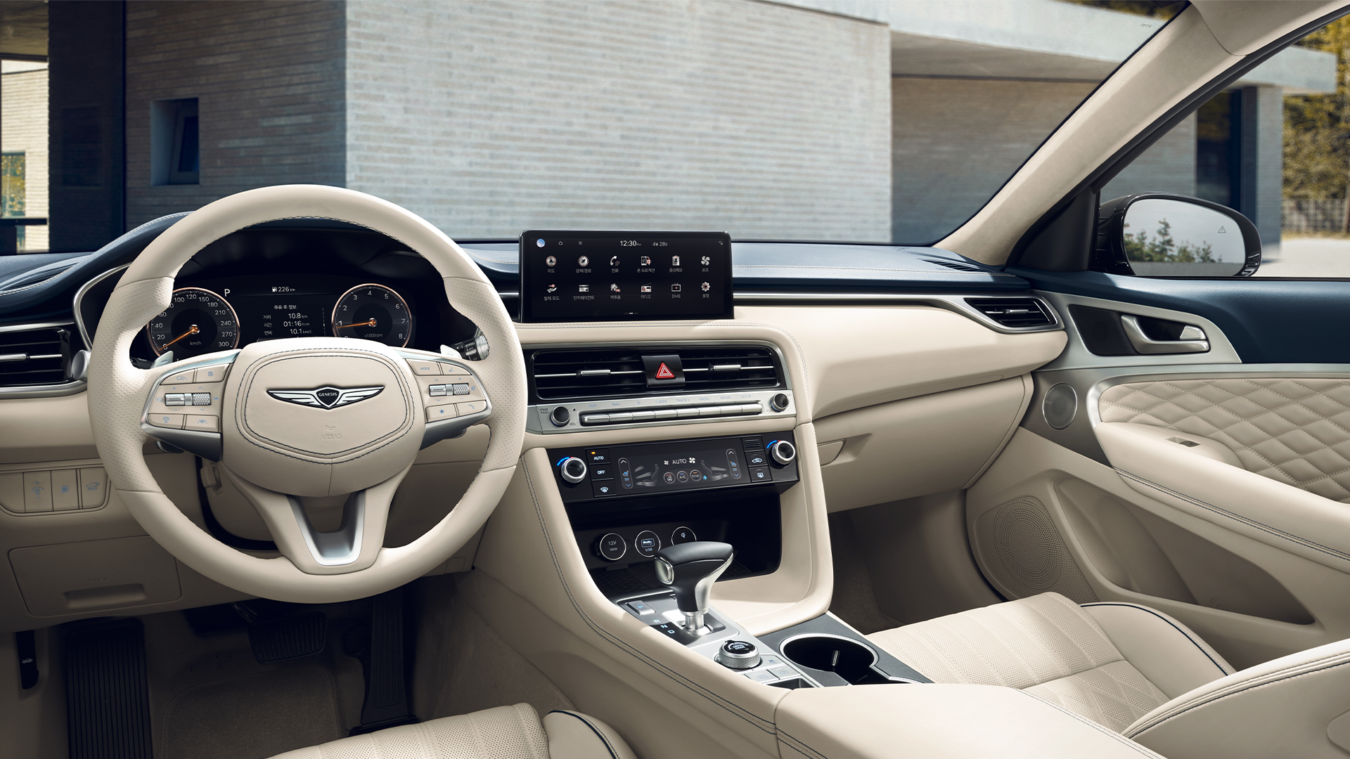 The G70's interior in Forest Blue/Vanilla Beige Two-tone