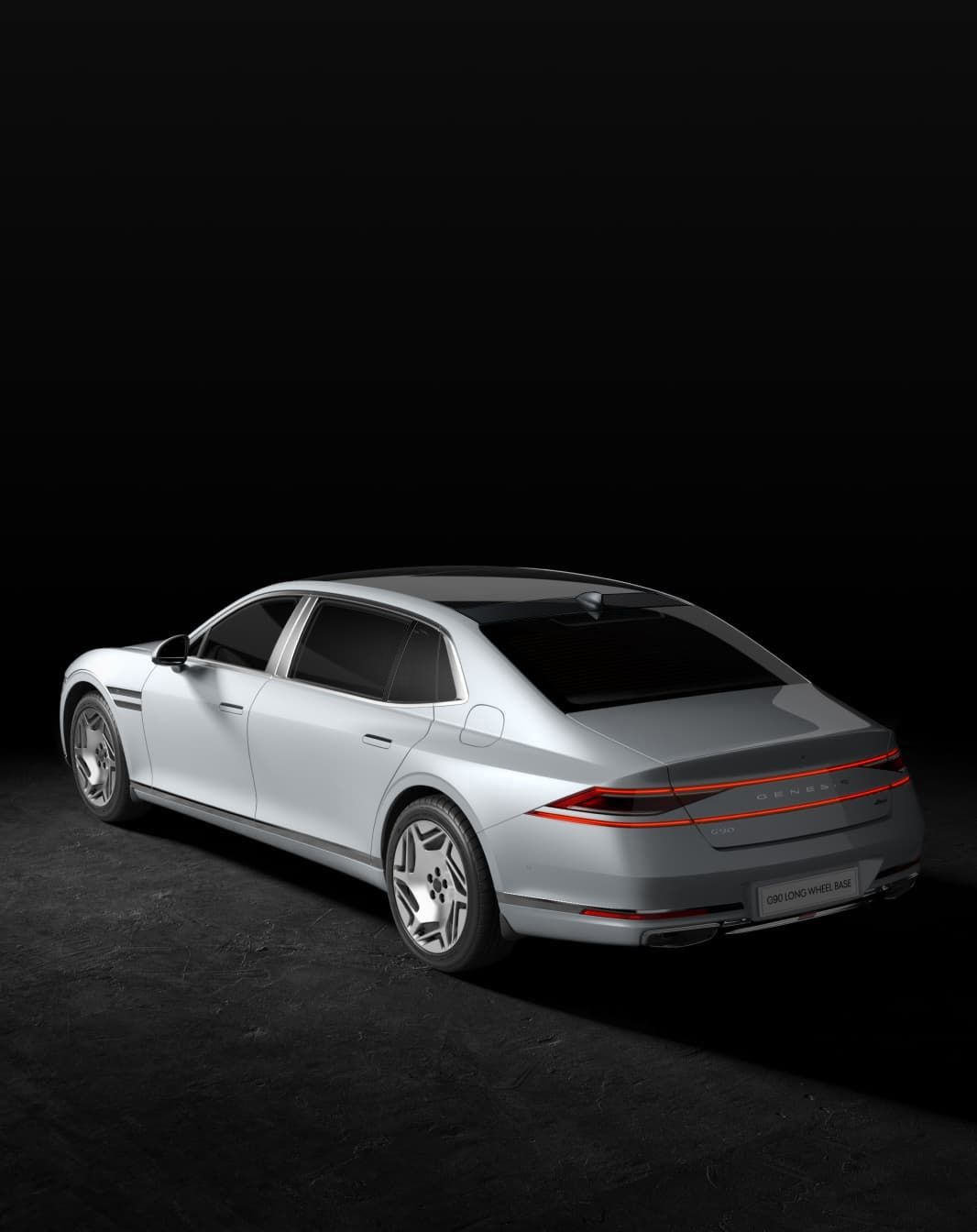 The rear side of G90 Long Wheel Base in Savile Silver.