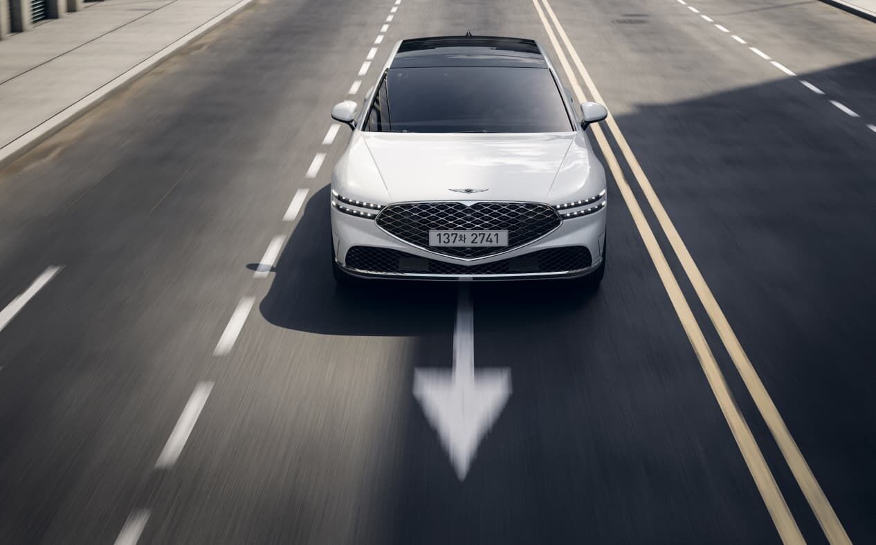 The front end of Uyuni White G90 driving.
