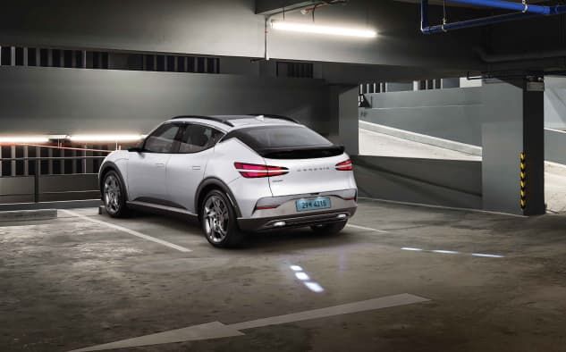 GV60 reverses with the Rear Guide Lamps on.
