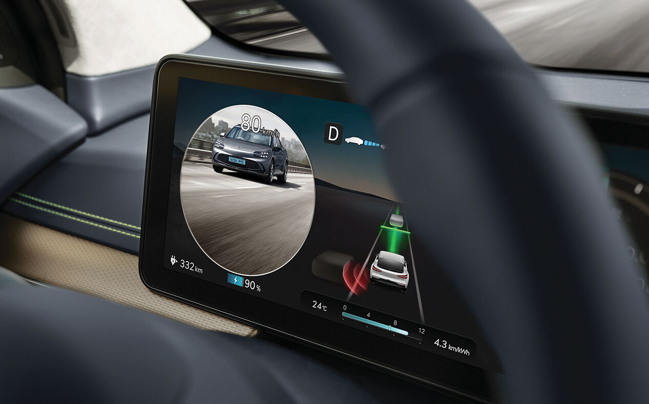 A vehicle is seen driving behind on the Blind Spot View Monitor.