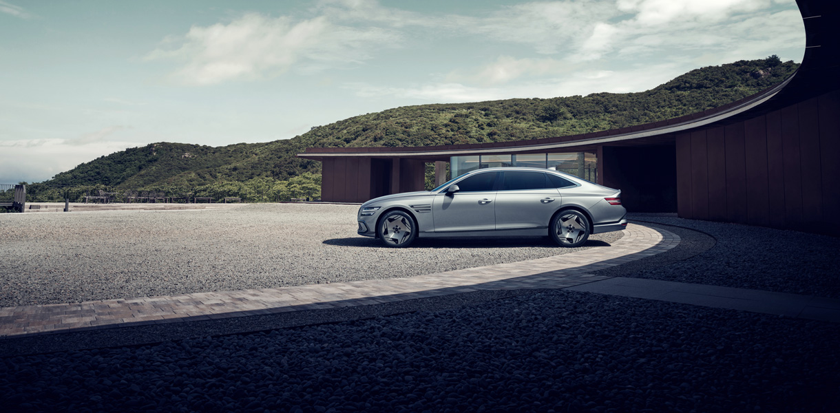 The 19-inch, polished  wheels optimise airflow and provide exceptional ride comfort even at high speeds.