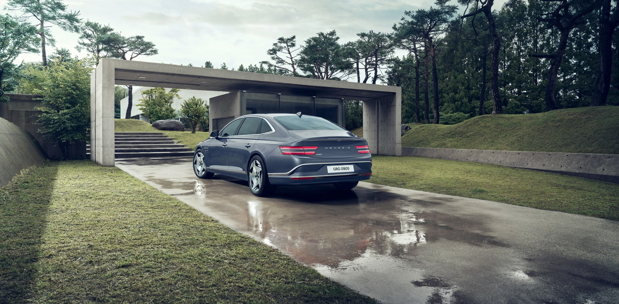 A streamlined bumper design, adorned with new chrome accents, adds an extra touch of elegance along the sides and rear of the vehicle.
