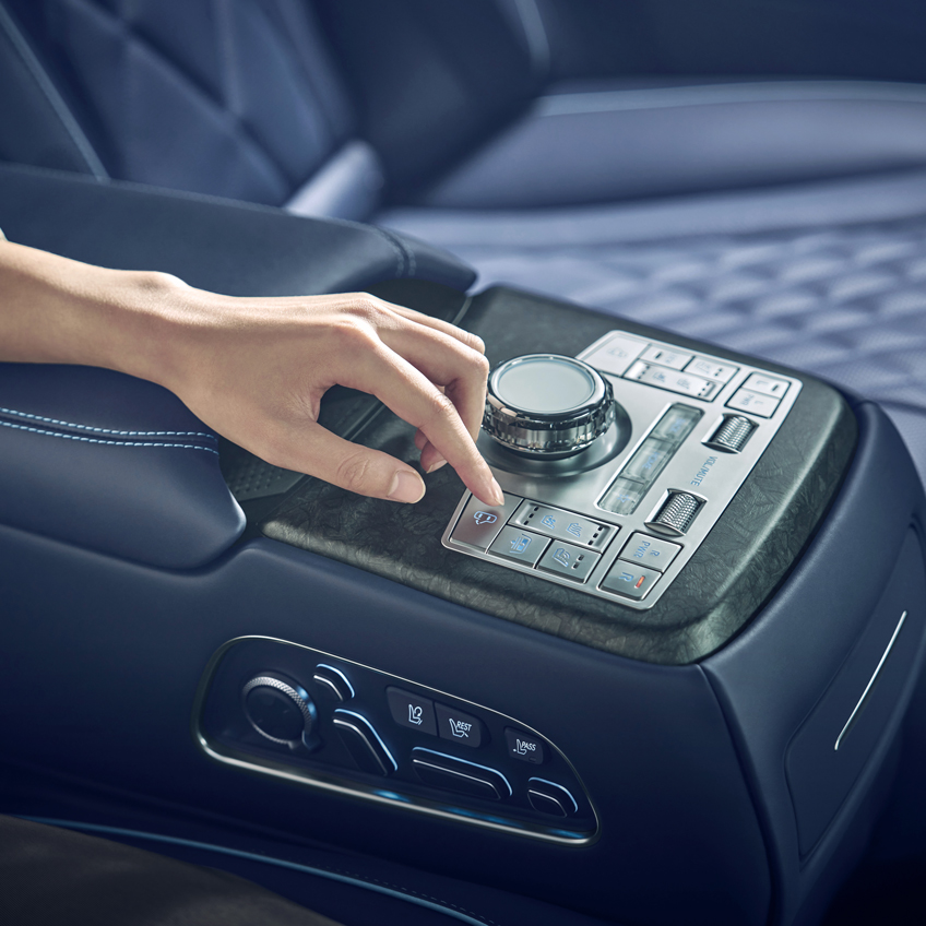 Focused image on the Nappa Leather seat which has a natural texture and an exquisite stitching. 