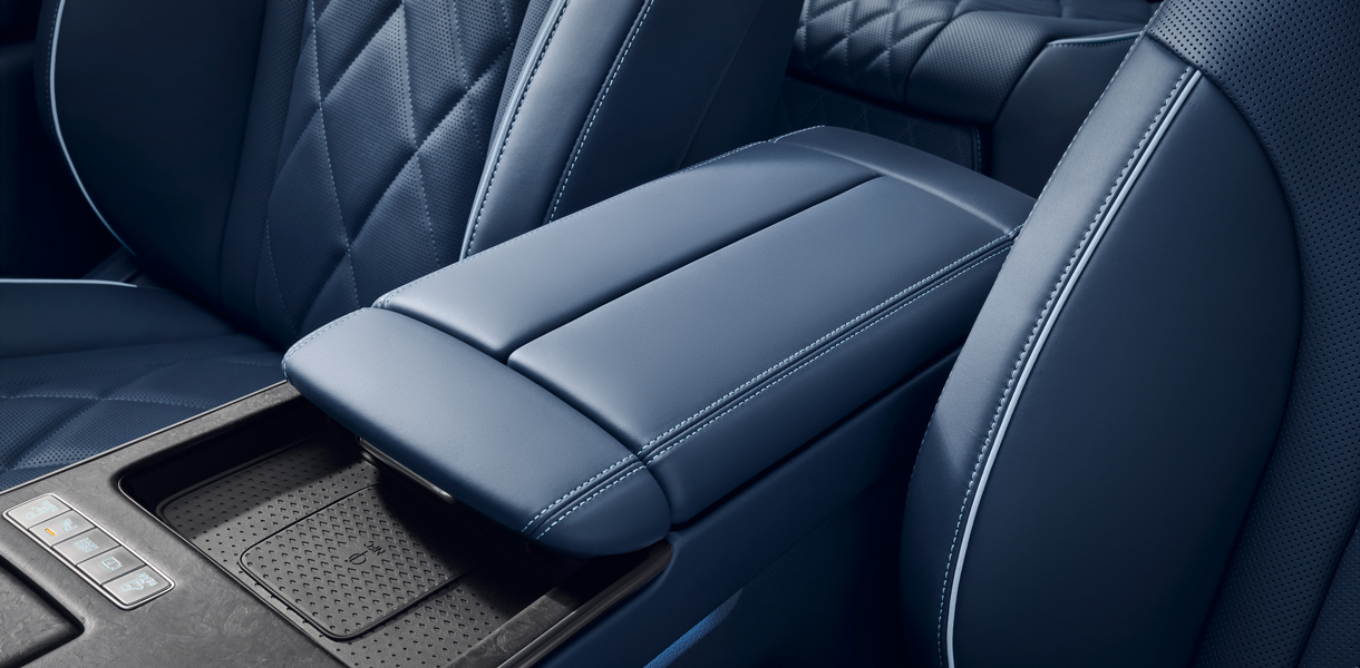 A heater installed in the lid of the front console can be manually adjusted for maximum comfort.