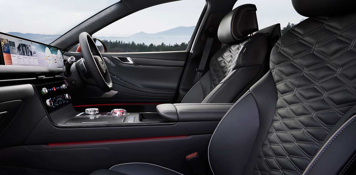 Sport-exclusive prime nappa-leather seat features a diamond-pattern designed for the G80 Sport to create an exhilarating sensation