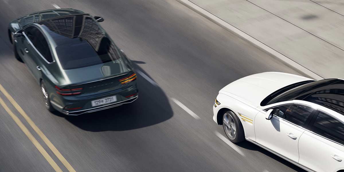 The system assists in avoiding collisions with the preceding vehicle on the next lane when changing lanes.