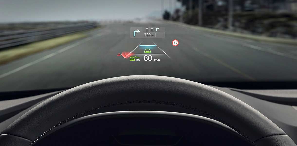 See your current speed, key driver-assist information, and GPS data in concise and direct graphics on a high-resolution, 12″ wide display. Crisp, clear, and bright, the display offers outstanding visibility during daylight or at night.