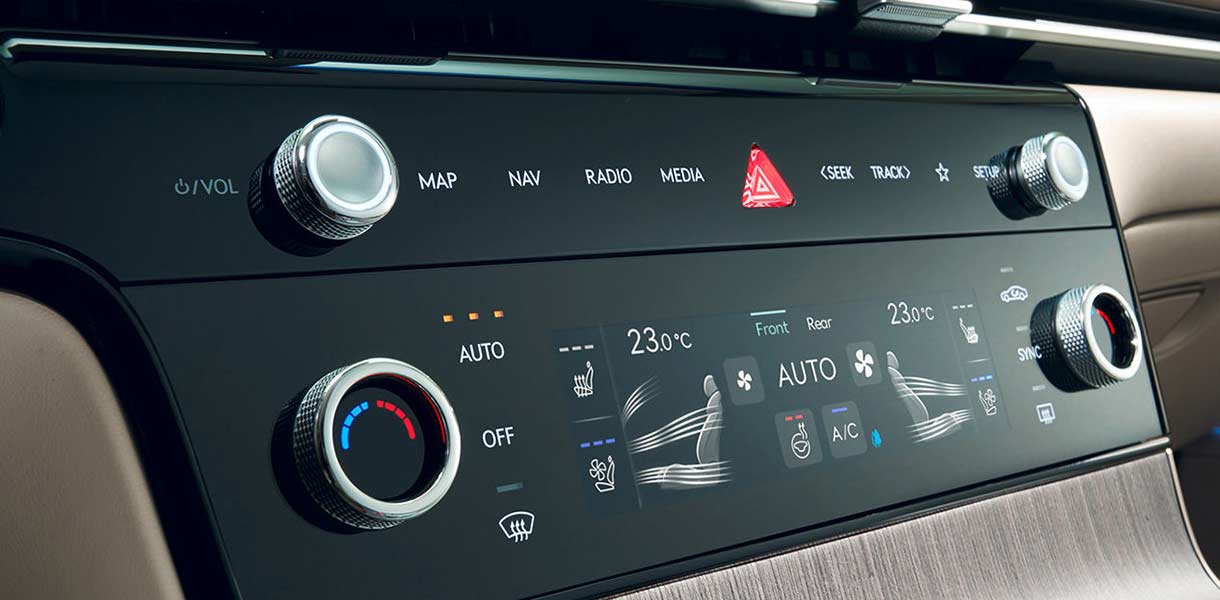 With an air purification system that includes a fine dust sensor, engine room pre-filter, and an antibacterial-treated high-performance combination filter that reduces the level of fine dust in the vehicle.
