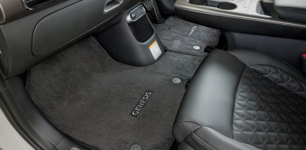GV60_Accessories_Carpet_floor_mat_CUH14AB400NNB_desktop_1220x600 - 10