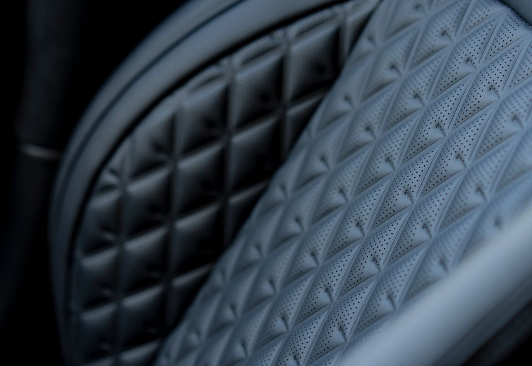 GV60 EXTERIOR Rear Side Charging