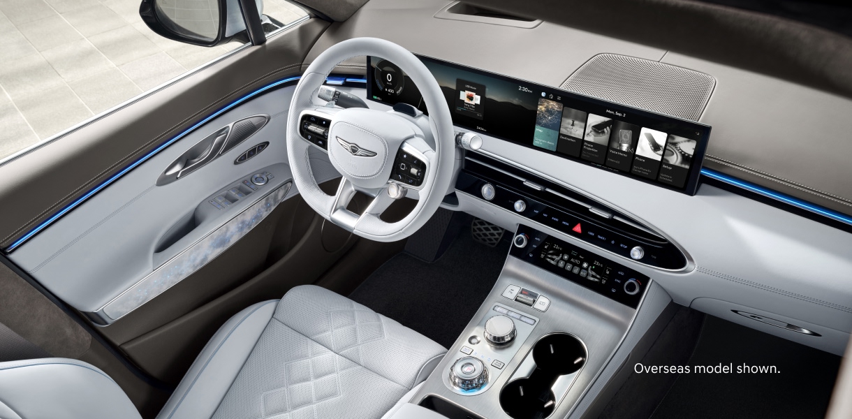 The new steering wheel design offers tactile engagement with elegant and sporty details.