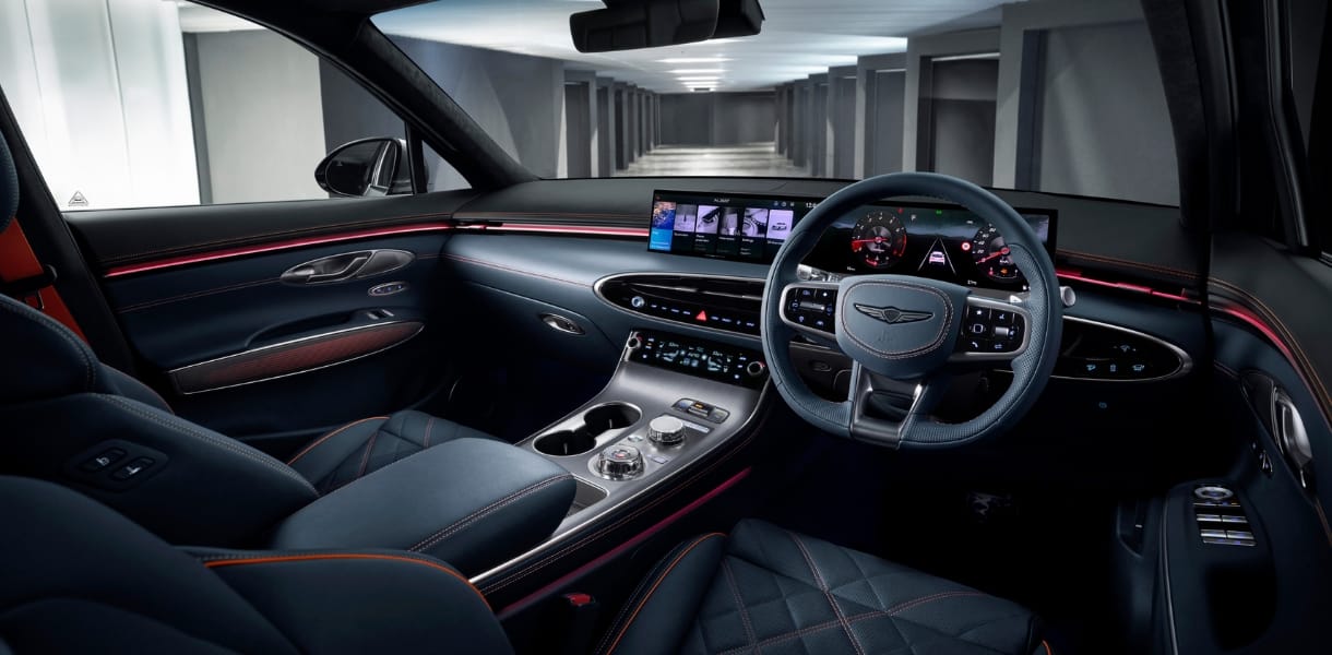 The SPORT STEERING WHEEL delivers an even more performance focused look and feel from the moment you take a seat.